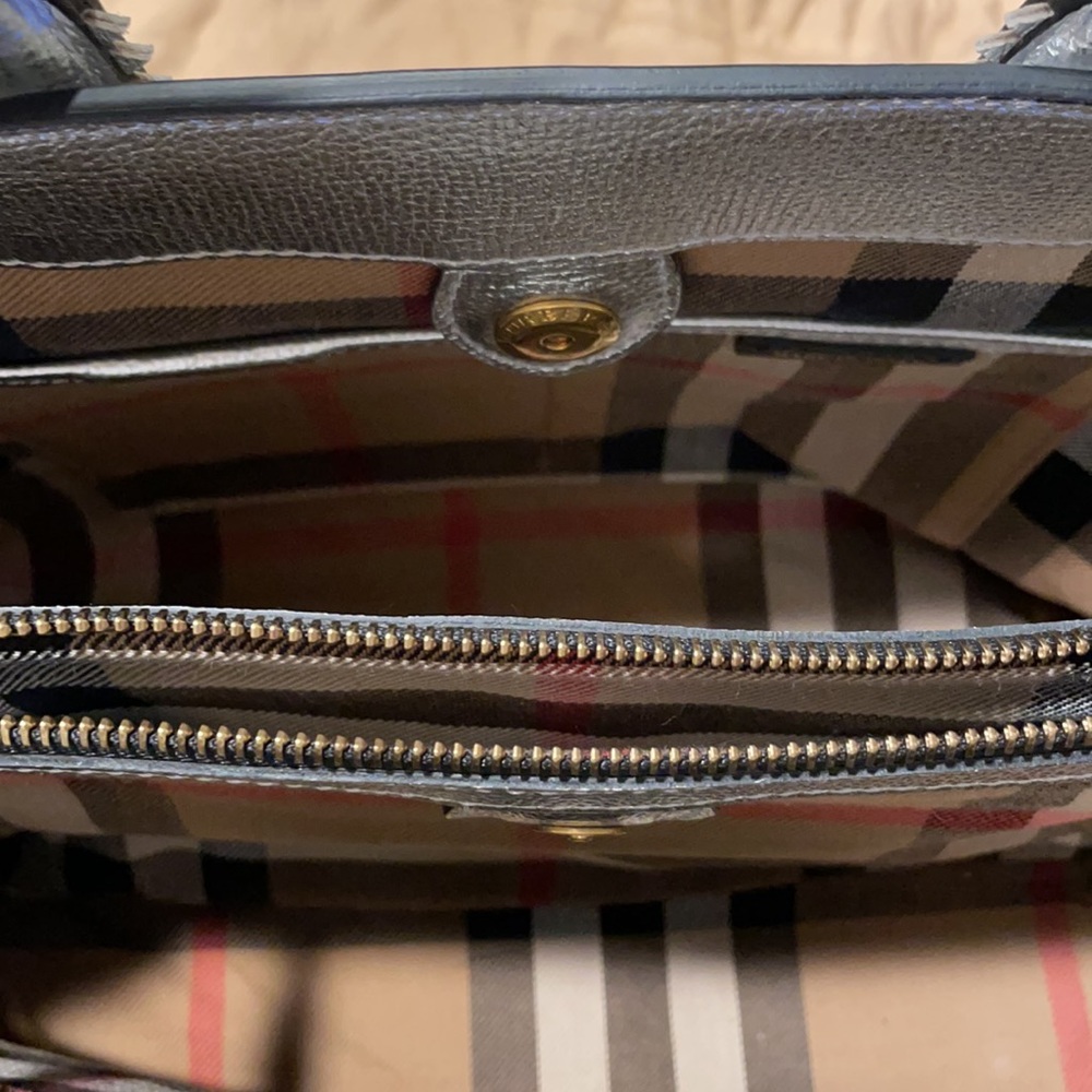 Burberry Medium Banner Fringe - Picture 8 of 16